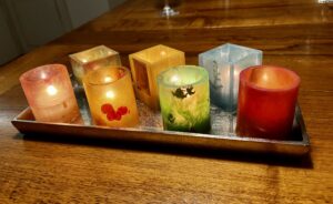 Bunte Kerzenhalter aus Epoxidharz – Bild 2